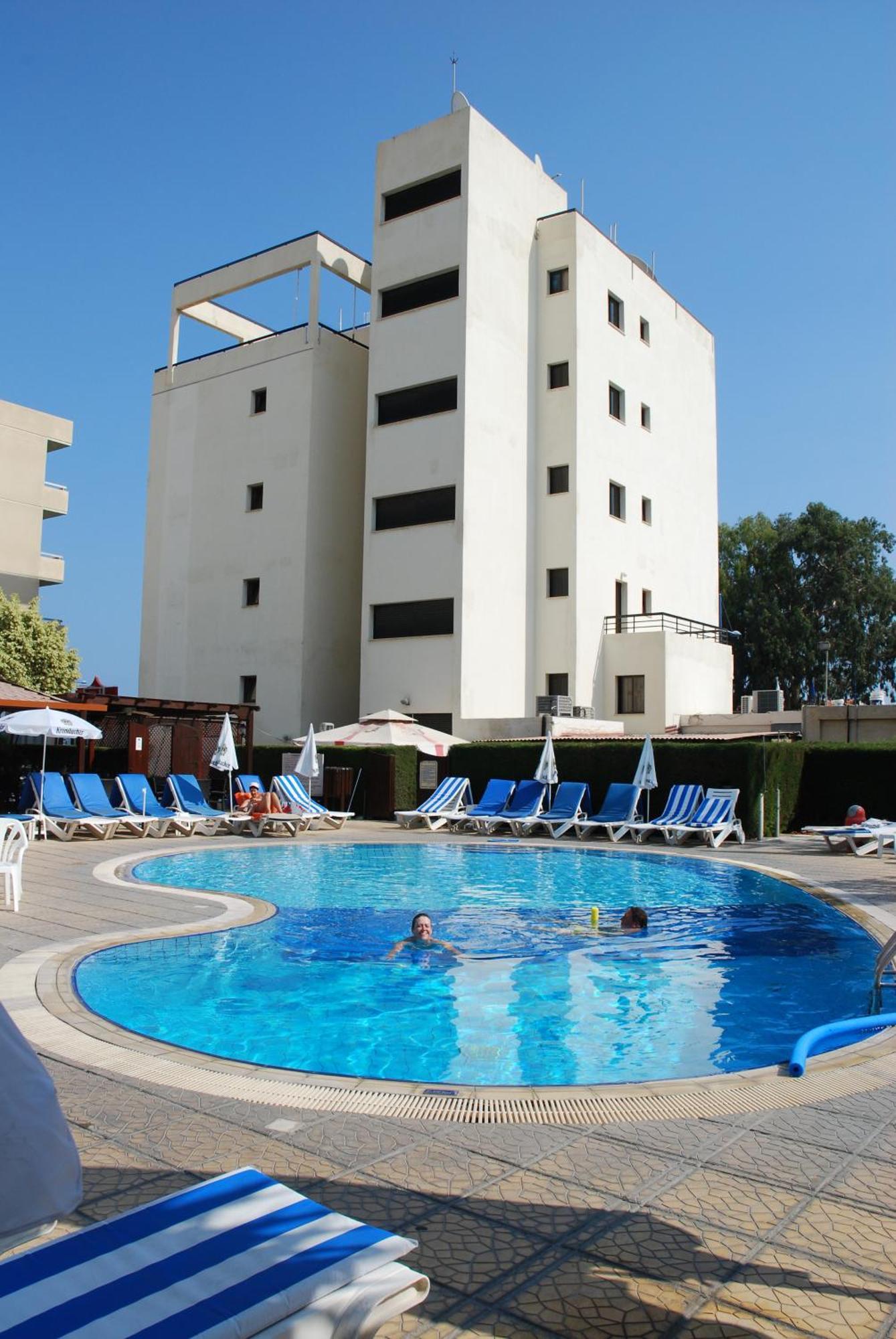 Pigeon Beach Hotel Apartments Limassol Exterior photo